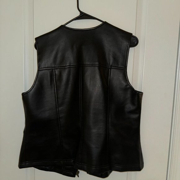 Counterparts Vegan Faux Leather Vest - Picture 5 of 7